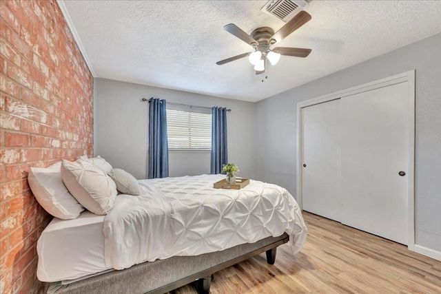 3910 Laura Leigh Drive, Friendswood, TX 77546