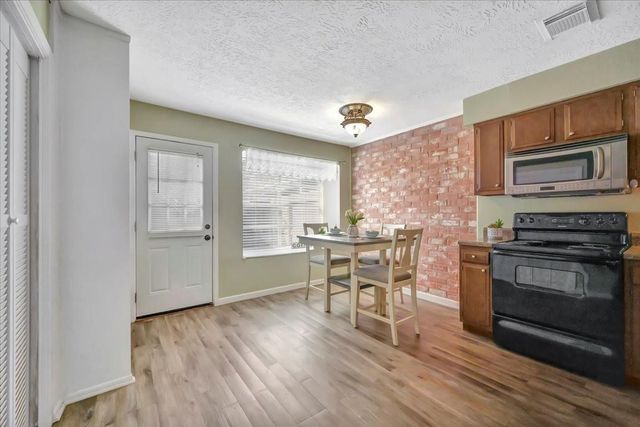 3910 Laura Leigh Drive, Friendswood, TX 77546