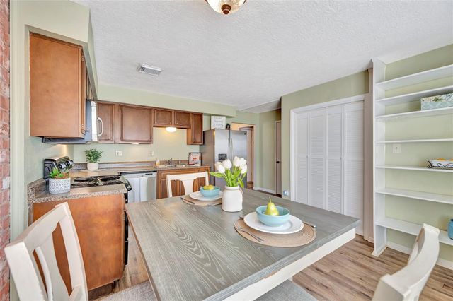3910 Laura Leigh Drive, Friendswood, TX 77546