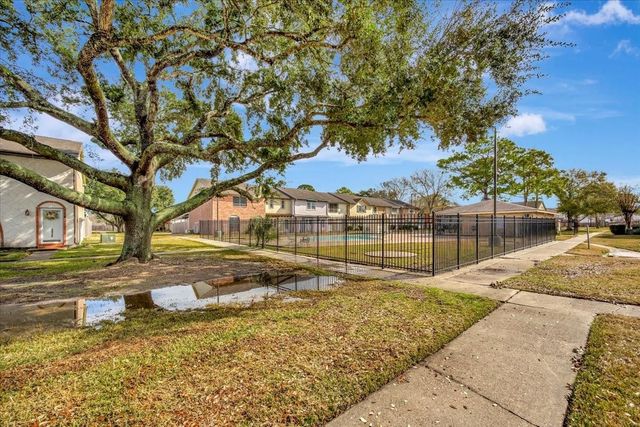 3910 Laura Leigh Drive, Friendswood, TX 77546