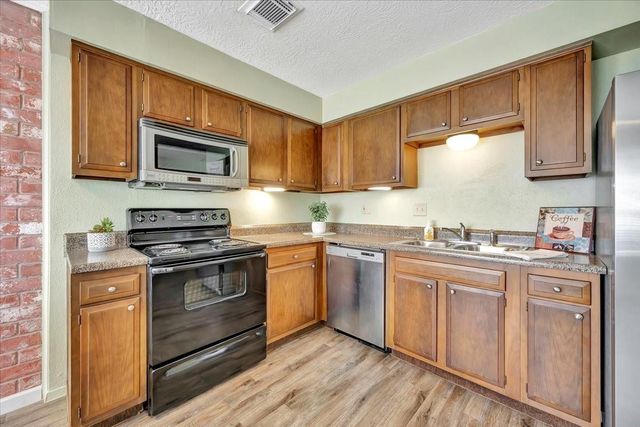 3910 Laura Leigh Drive, Friendswood, TX 77546