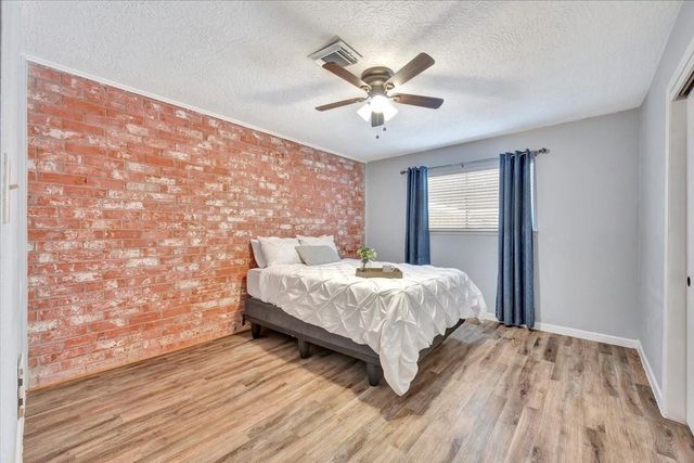 3910 Laura Leigh Drive, Friendswood, TX 77546