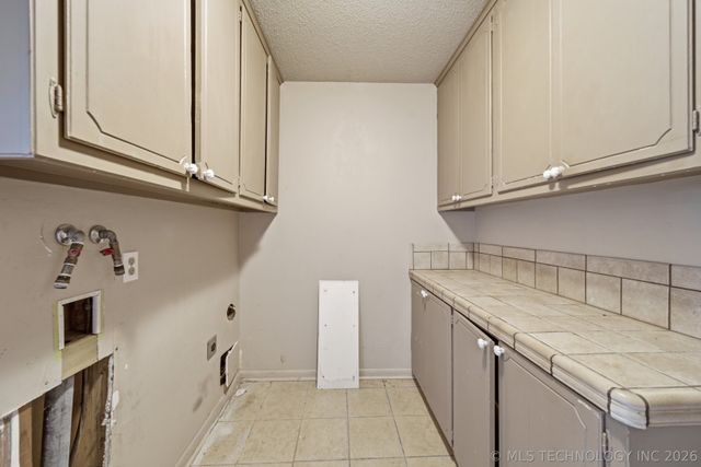 2 Westwind Drive, Sand Springs, OK 74063