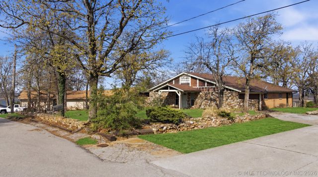 2 Westwind Drive, Sand Springs, OK 74063