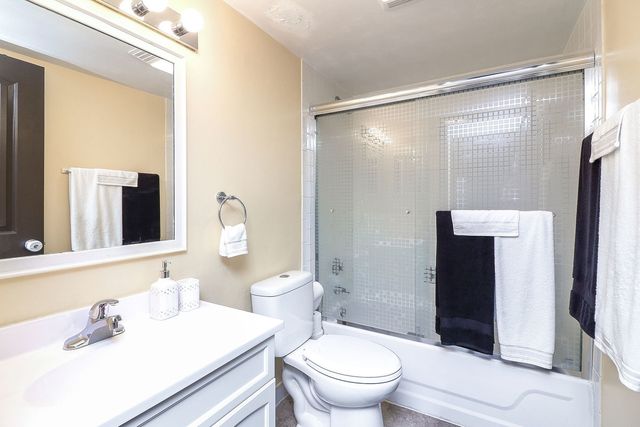 475 N Cass Avenue 202, Westmont, IL 60559