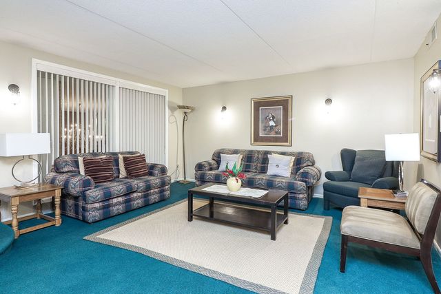475 N Cass Avenue 202, Westmont, IL 60559