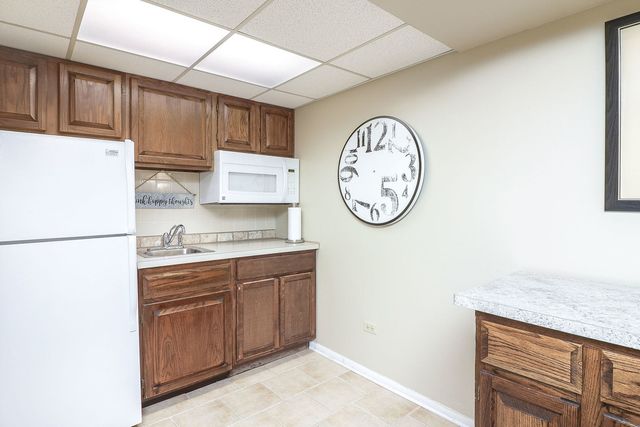 475 N Cass Avenue 202, Westmont, IL 60559