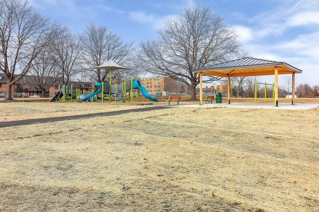 475 N Cass Avenue 202, Westmont, IL 60559
