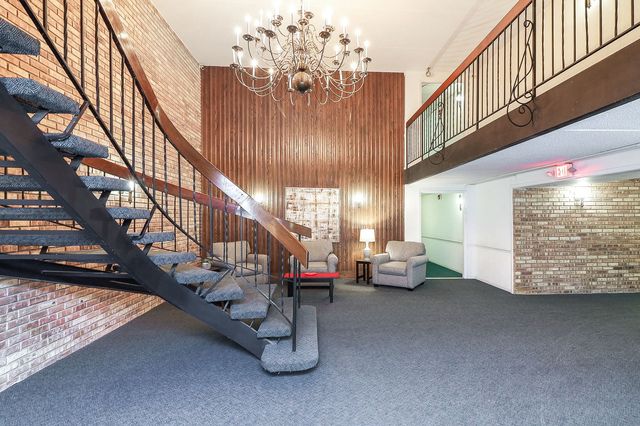 475 N Cass Avenue 202, Westmont, IL 60559