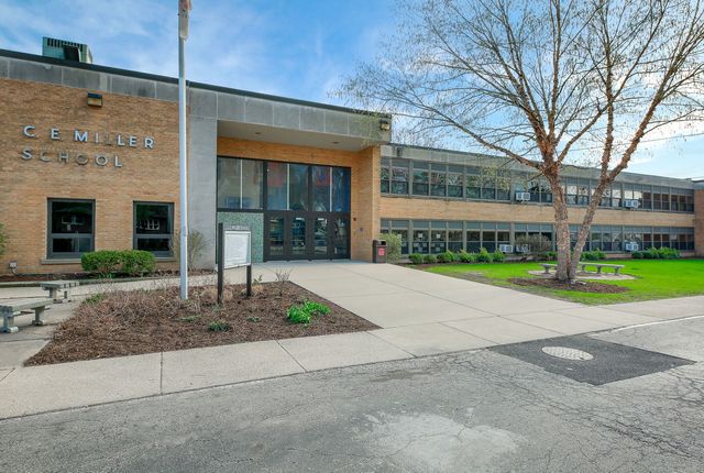 475 N Cass Avenue 202, Westmont, IL 60559