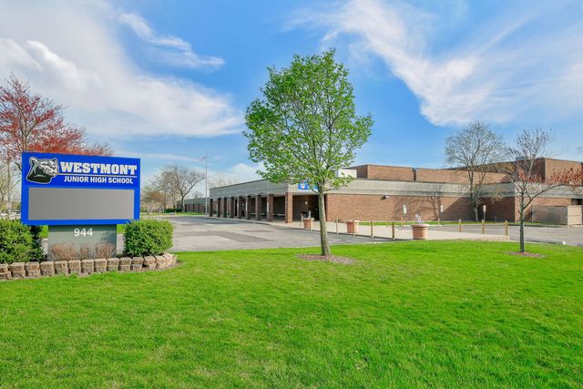 475 N Cass Avenue 202, Westmont, IL 60559
