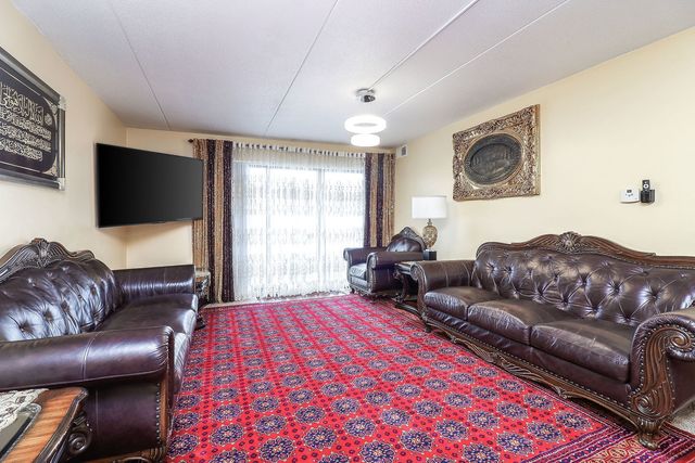 475 N Cass Avenue 202, Westmont, IL 60559