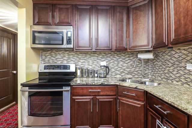 475 N Cass Avenue 202, Westmont, IL 60559