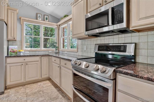 59360 Foxpointe Lane, Lyon Charter Township, MI 48178
