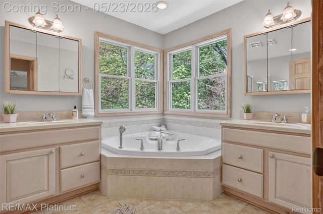 59360 Foxpointe Lane, Lyon Charter Township, MI 48178