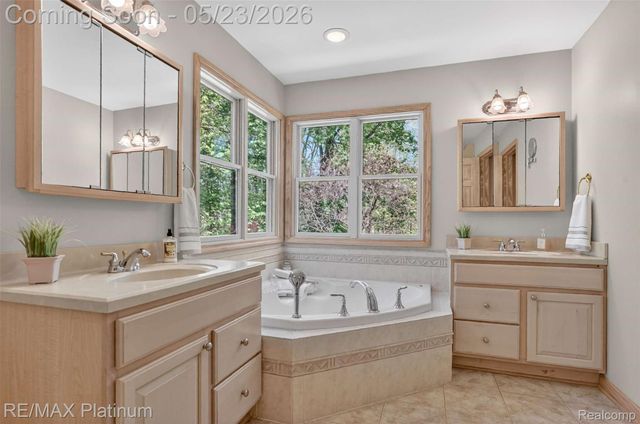 59360 Foxpointe Lane, Lyon Charter Township, MI 48178