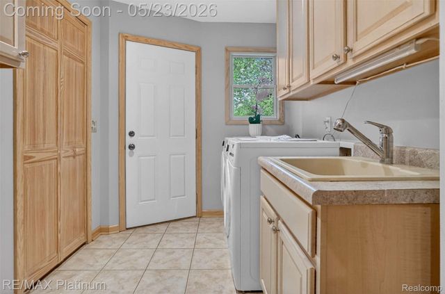 59360 Foxpointe Lane, Lyon Charter Township, MI 48178