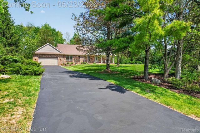 59360 Foxpointe Lane, Lyon Charter Township, MI 48178