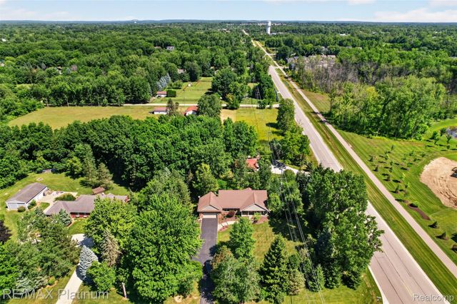 59360 Foxpointe Lane, Lyon Charter Township, MI 48178