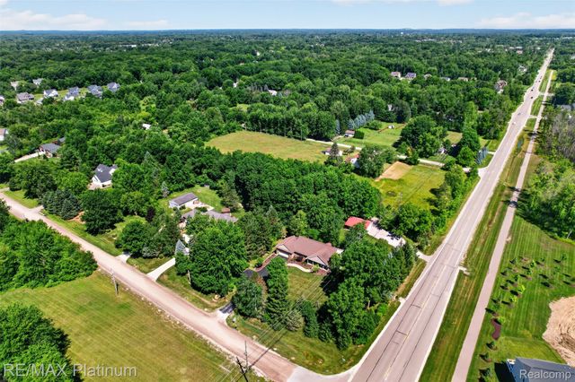 59360 Foxpointe Lane, Lyon Charter Township, MI 48178