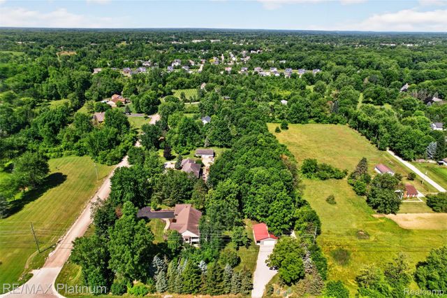 59360 Foxpointe Lane, Lyon Charter Township, MI 48178