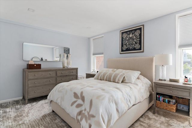 60 Hempstead Avenue 2C, Lynbrook, NY 11563