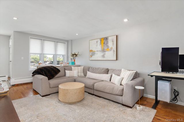 60 Hempstead Avenue 2C, Lynbrook, NY 11563