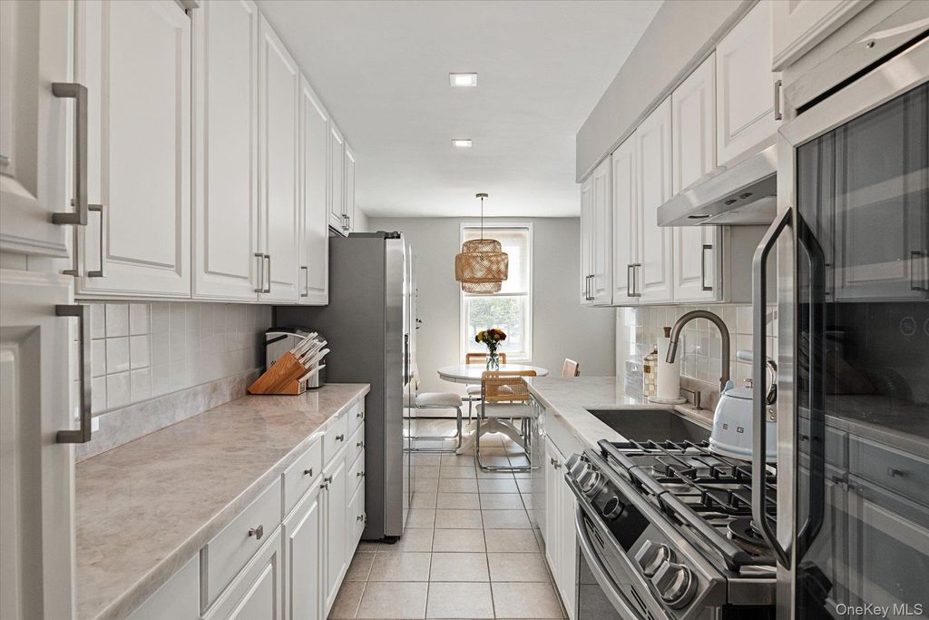 60 Hempstead Avenue 2C, Lynbrook, NY 11563 — photo 2