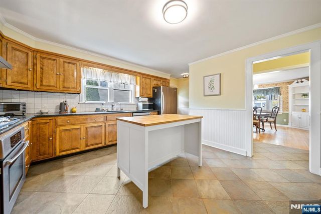 70 Highland Avenue, Midland Park, NJ 07432