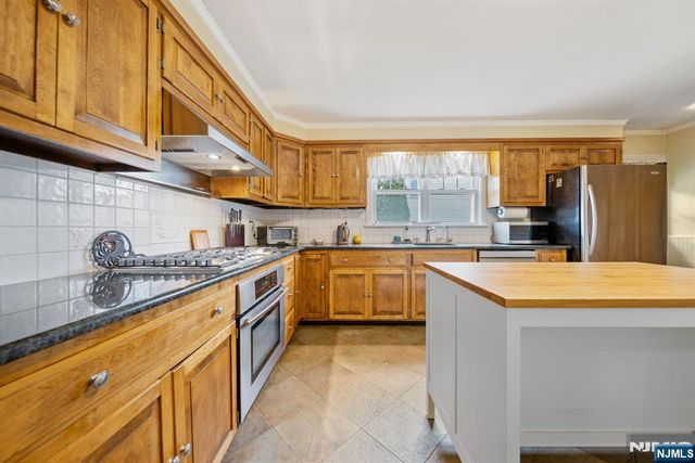 70 Highland Avenue, Midland Park, NJ 07432