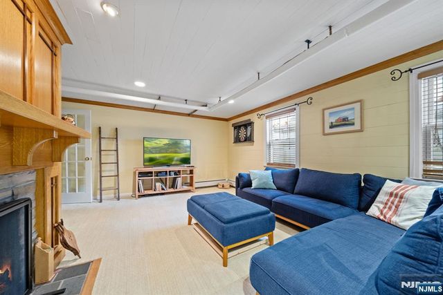 70 Highland Avenue, Midland Park, NJ 07432