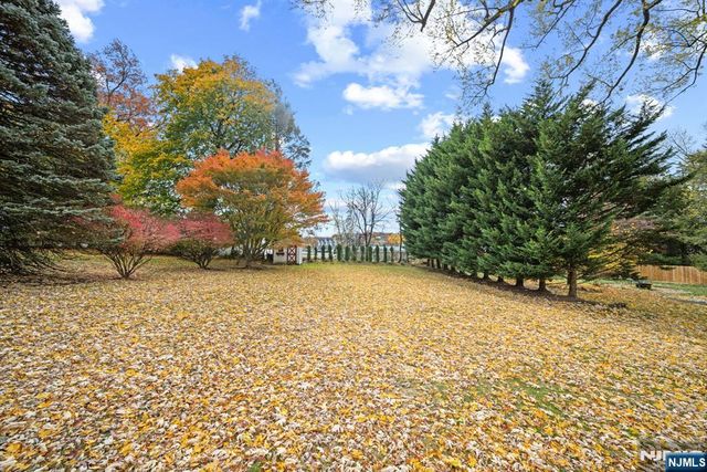 70 Highland Avenue, Midland Park, NJ 07432