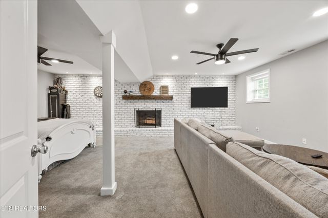 100 Foster Drive, Lenoir City, TN 37772