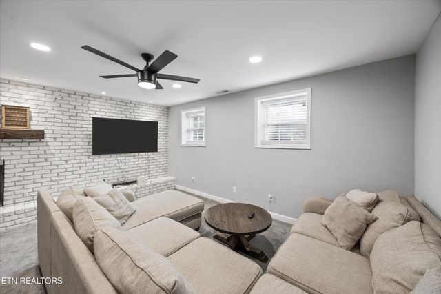 100 Foster Drive, Lenoir City, TN 37772