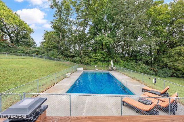 100 Foster Drive, Lenoir City, TN 37772