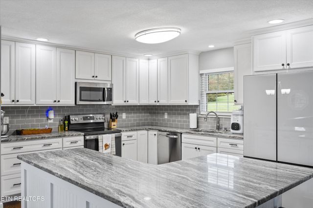 100 Foster Drive, Lenoir City, TN 37772