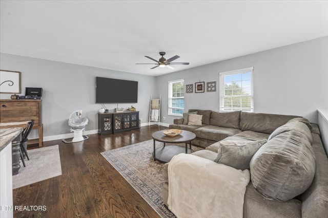 100 Foster Drive, Lenoir City, TN 37772