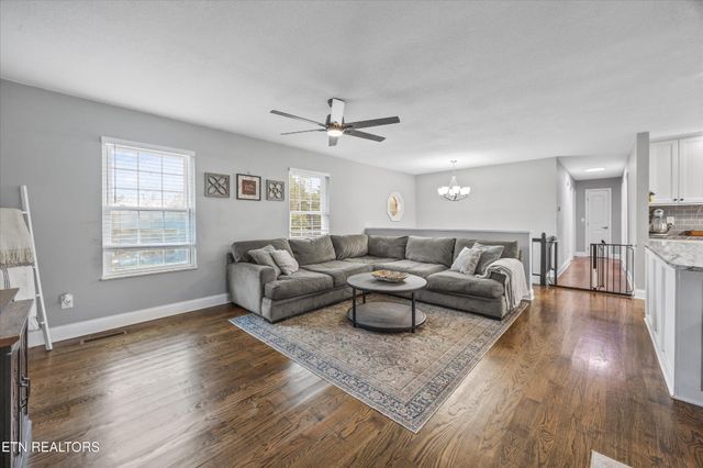 100 Foster Drive, Lenoir City, TN 37772