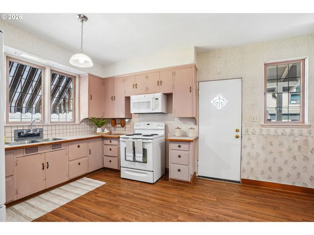 2333 Ne 37TH Ave, Portland, OR 97212