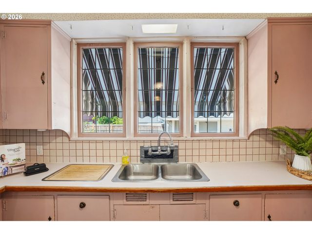 2333 Ne 37TH Ave, Portland, OR 97212