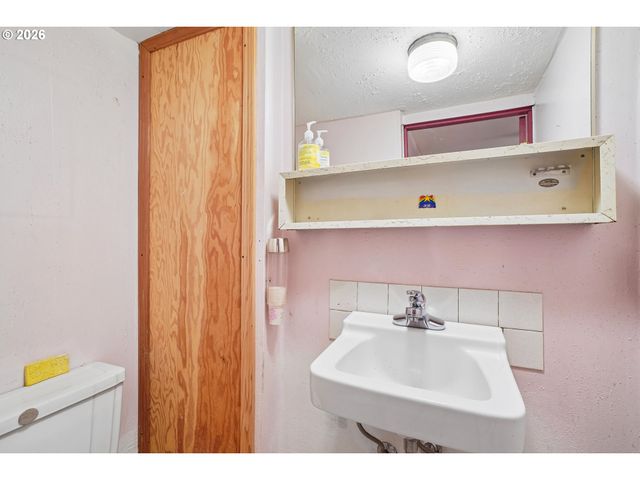 2333 Ne 37TH Ave, Portland, OR 97212