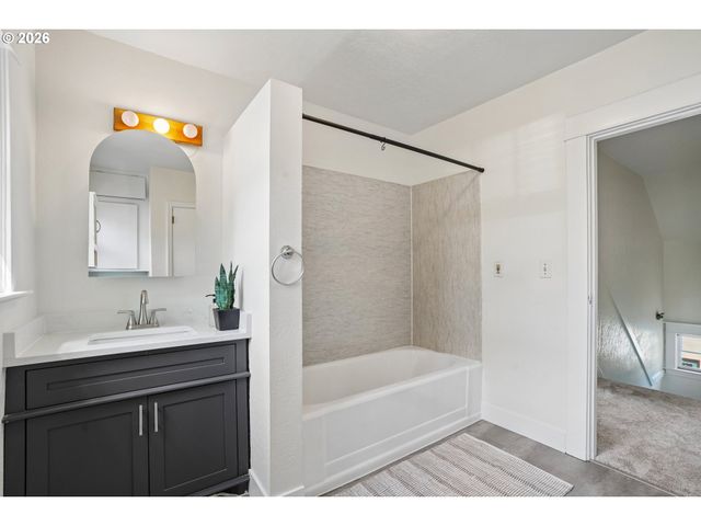 2333 Ne 37TH Ave, Portland, OR 97212