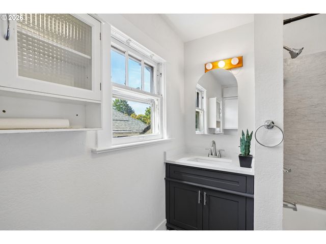 2333 Ne 37TH Ave, Portland, OR 97212