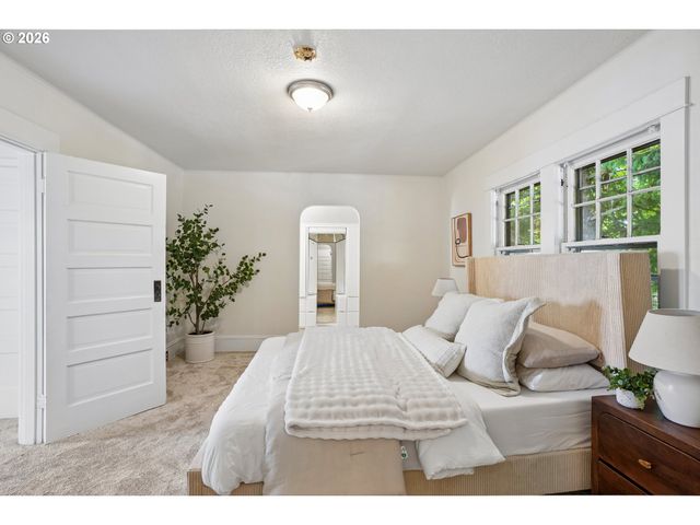 2333 Ne 37TH Ave, Portland, OR 97212