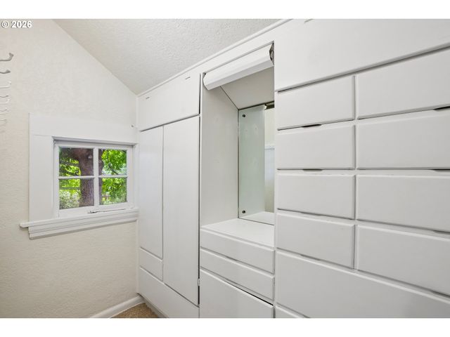 2333 Ne 37TH Ave, Portland, OR 97212