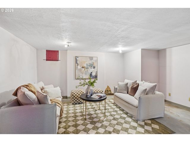 2333 Ne 37TH Ave, Portland, OR 97212