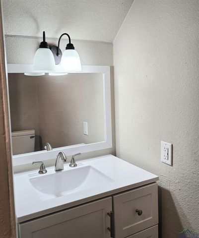 2013 E Warwick, Longview, TX 75601