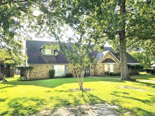2013 E Warwick, Longview, TX 75601