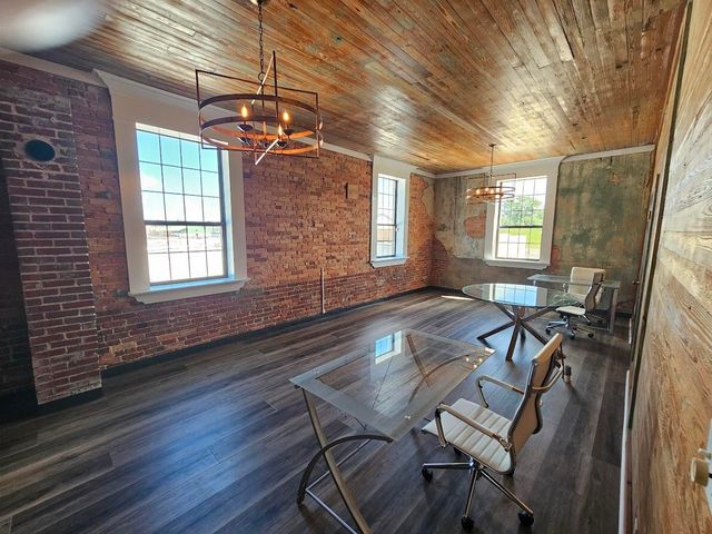 102 Main Street, Crestview, FL 32536