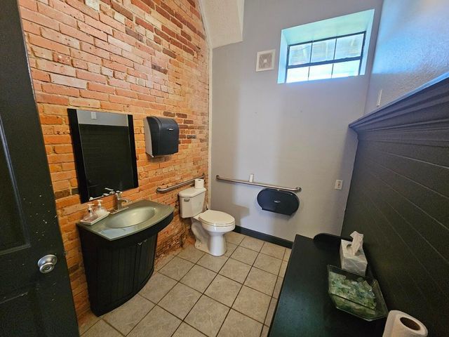 102 Main Street, Crestview, FL 32536